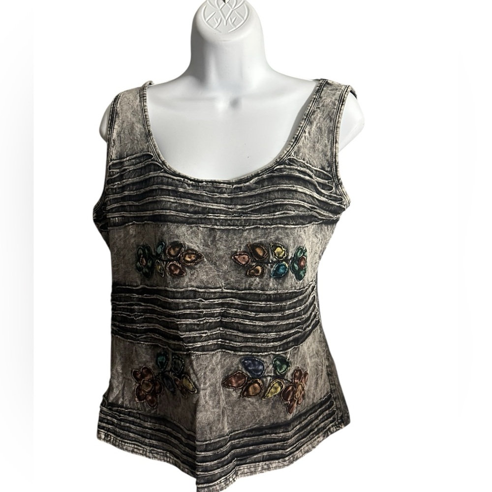 NWT.  Sacred Threads Top. M/L.  BL/RD10. 219457